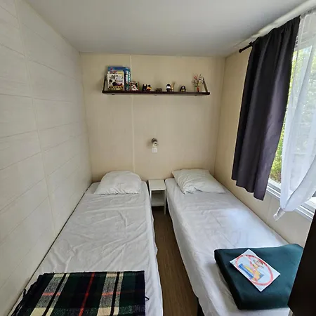 Mobile-home Climatise Dans Avec Piscine Jusqu'a 6 Personnes Apartment