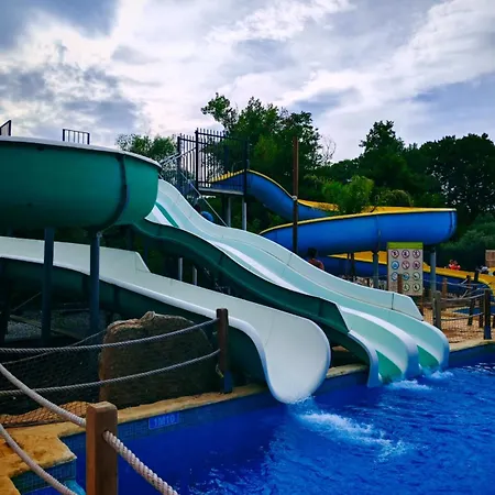 Mobil-Home Dans Camping Aquatique *