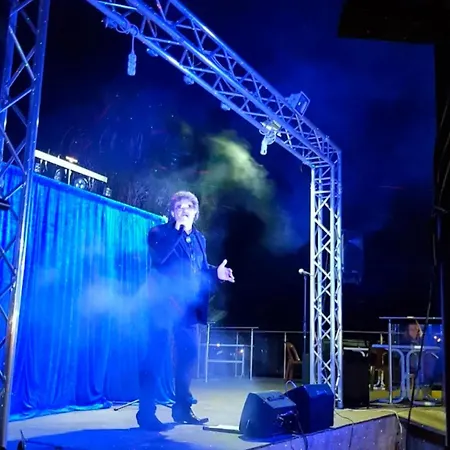 Mobile-home Climatisé Dans Avec Piscine Jusqu'à 6 Personnes Appartement Hyères