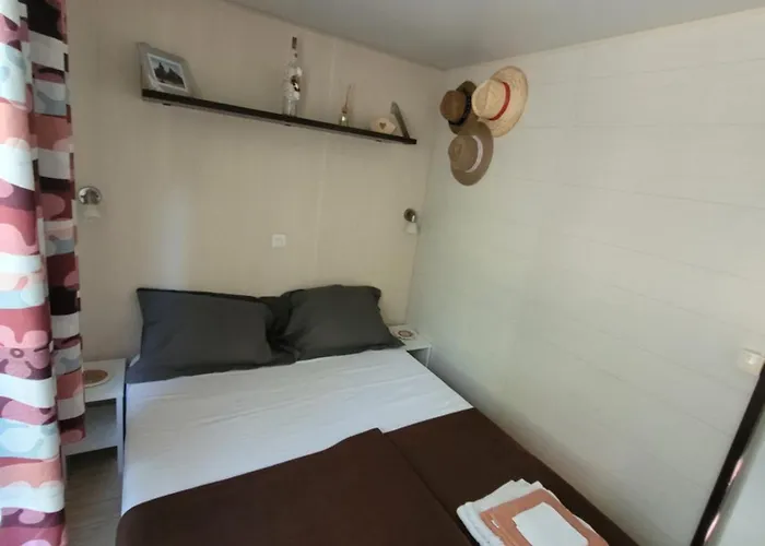 Mobile-home Climatisé Dans Avec Piscine Jusqu'à 6 Personnes *