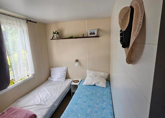 Mobile-home Climatisé Dans Avec Piscine Jusqu'à 6 Personnes Hyères